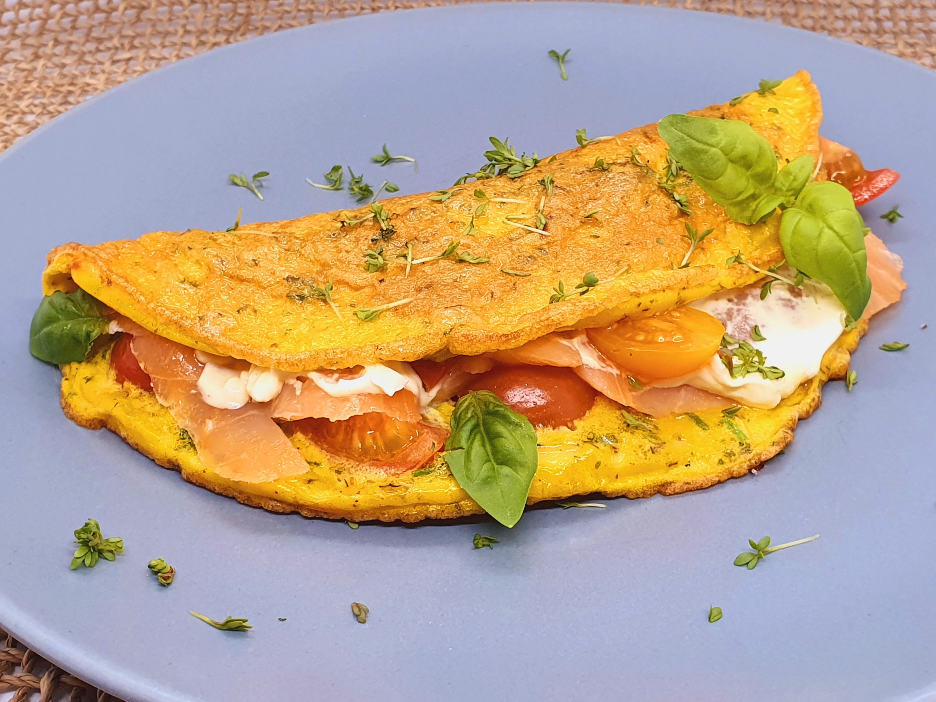 Omelette mit Kräutern und Lachs – Iris Lowcarbküche