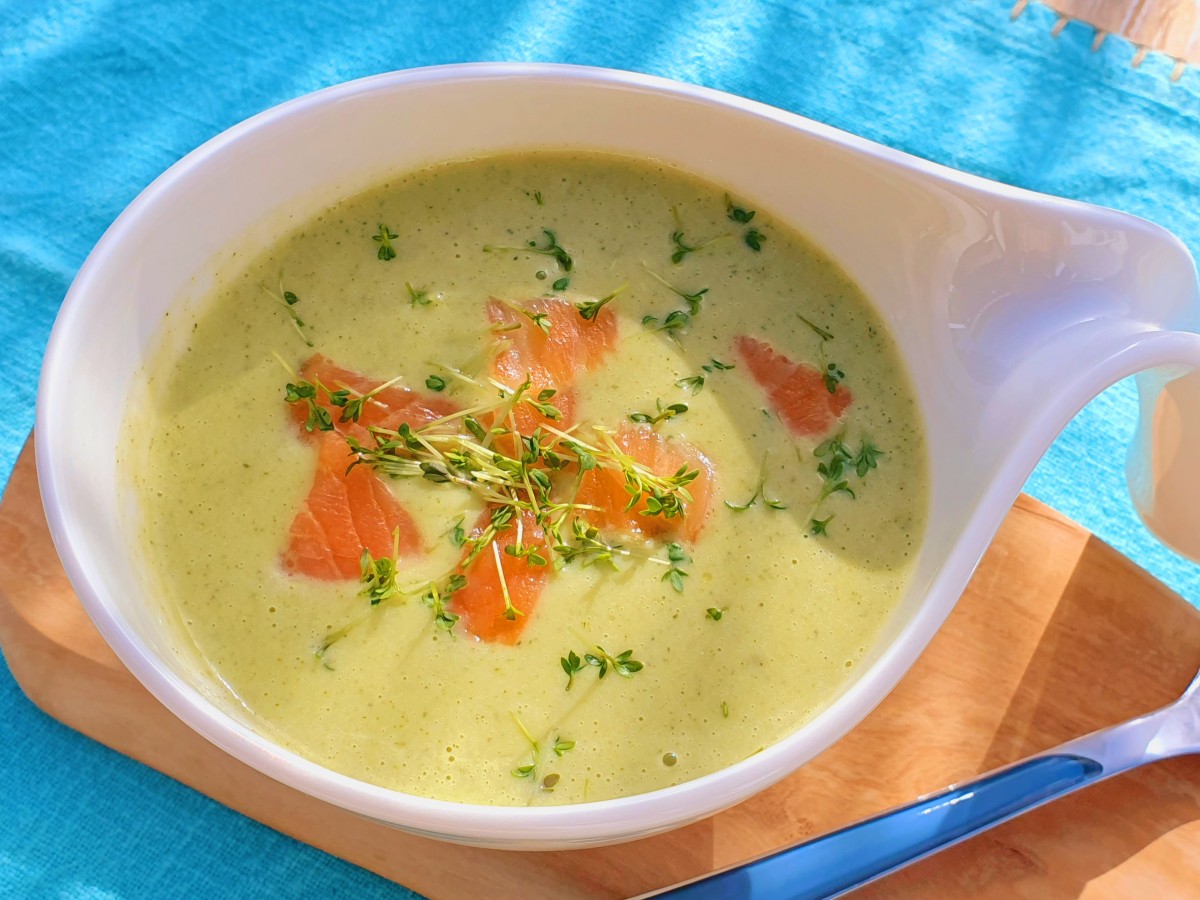 Zucchini-Kresse-Suppe mit Räucherlachs – Iris Lowcarbküche