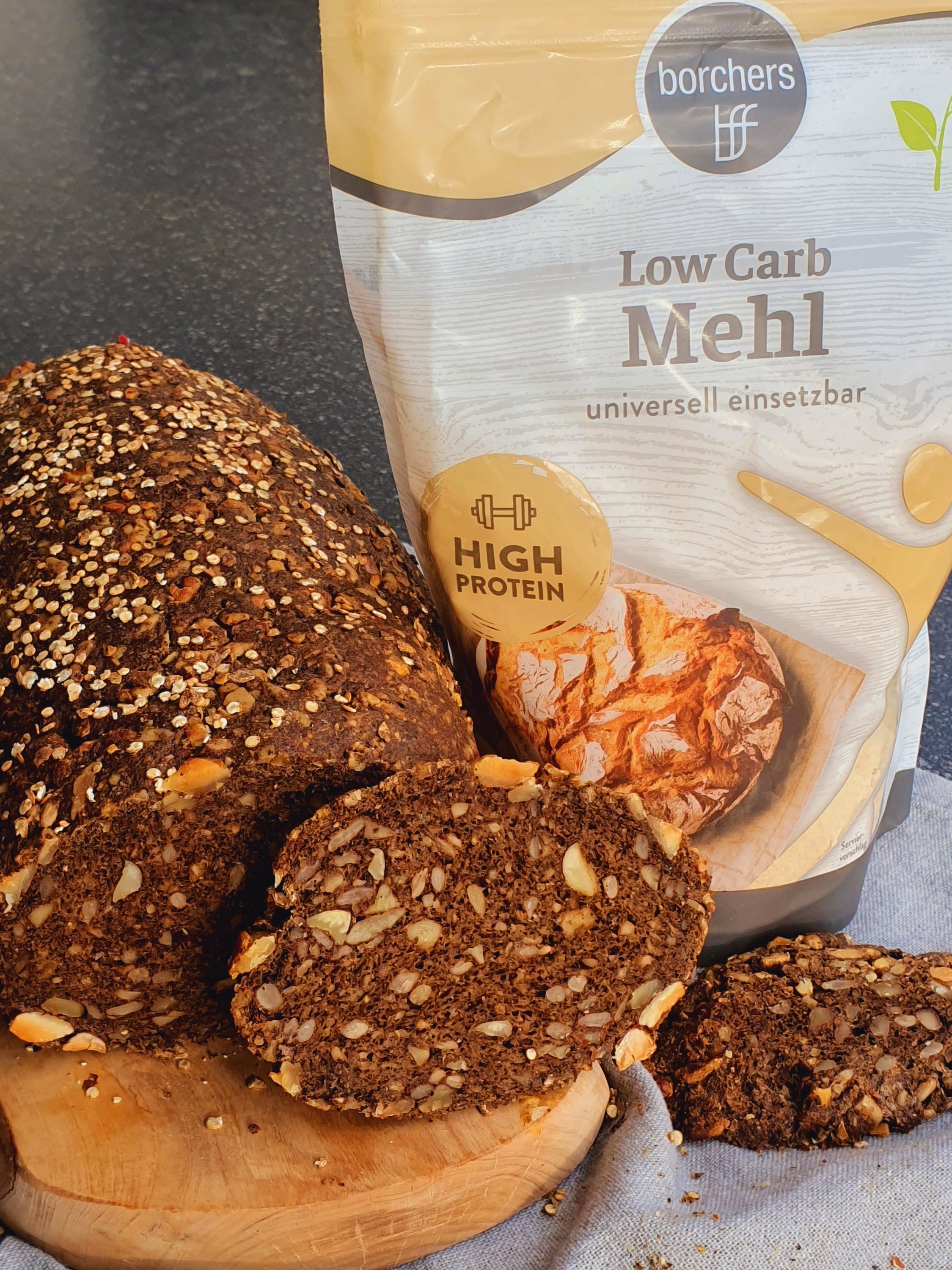 Dunkles nussiges Low Carb Brot – Iris Lowcarbküche