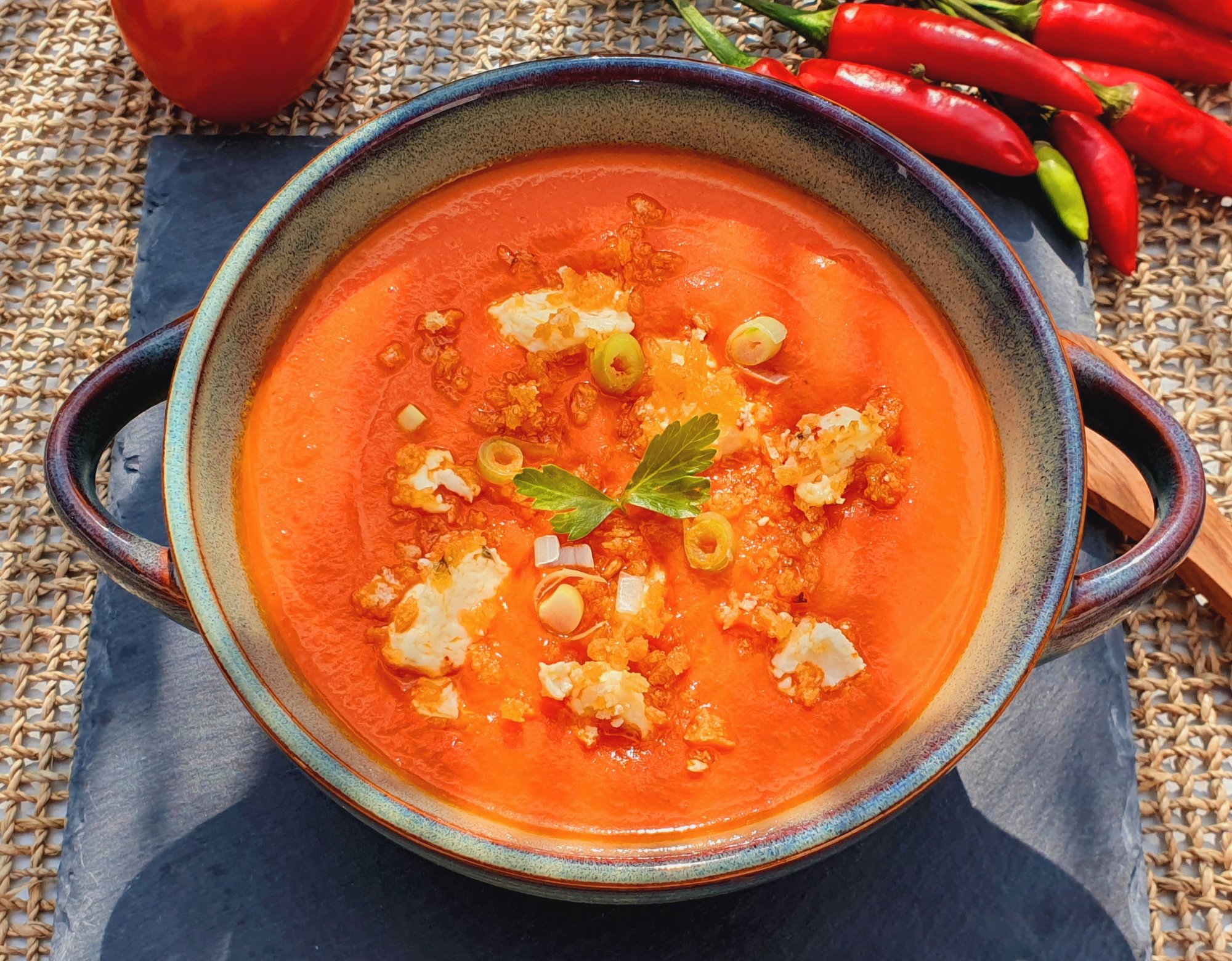 Tomaten-Paprika-Suppe mit knusprigem Schafskäse – Iris Lowcarbküche