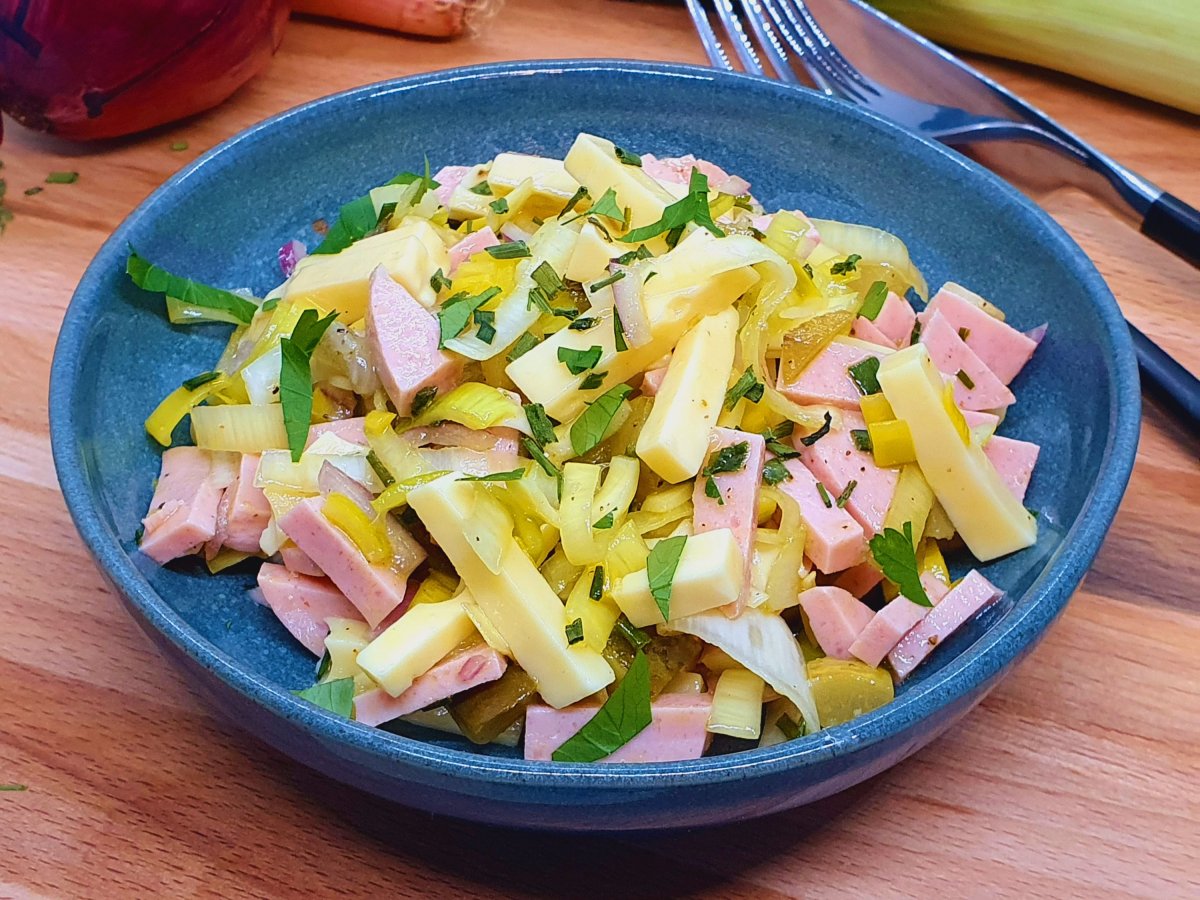 Käse-Wurst-Lauch-Salat – Iris Lowcarbküche